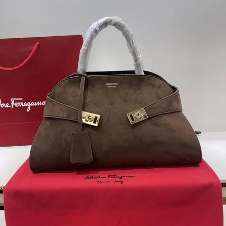 フェラガモ ハンドバッグ