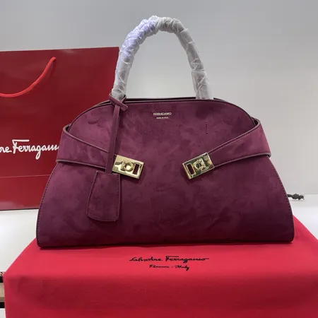 フェラガモ ハンドバッグ