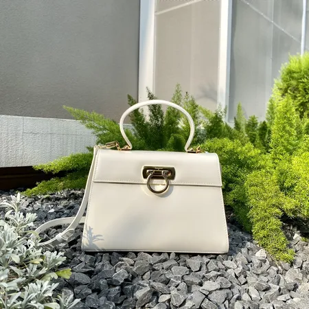 フェラガモ ハンドバッグ