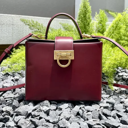 フェラガモ ハンドバッグ