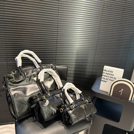 プラダ ハンドバッグ