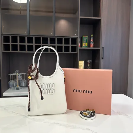 ミュウミュウ ハンドバッグ