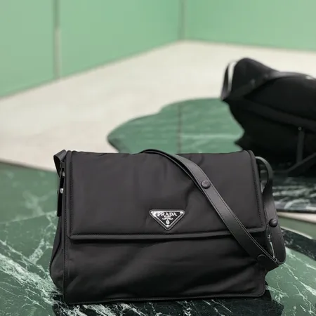 プラダ ショルダーバッグ