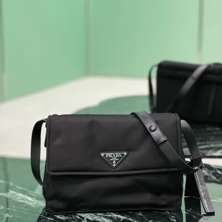 プラダ ショルダーバッグ
