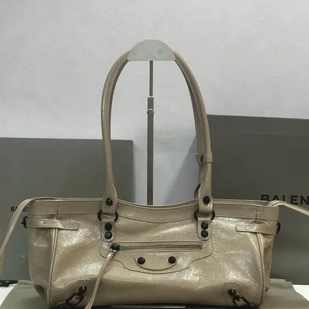 バレンシアガ ショルダーバッグ