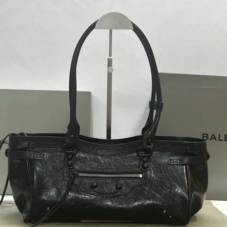 バレンシアガ ショルダーバッグ