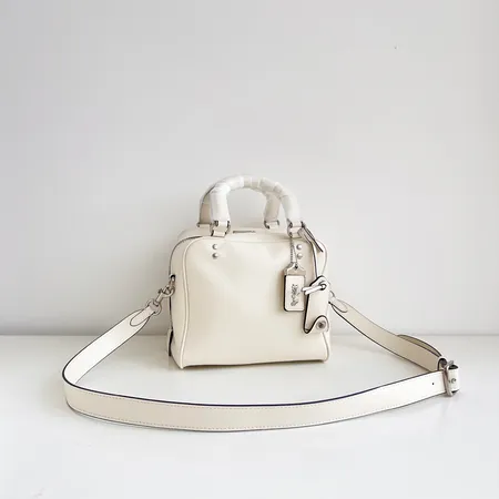 フェンディ ショルダーバッグ