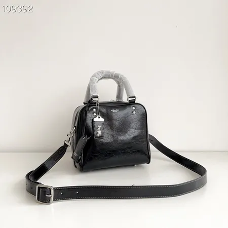 フェンディ ショルダーバッグ