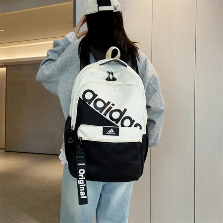 カウズ リュックサック