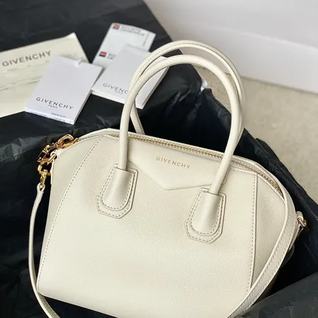 ジバンシィ ハンドバッグ