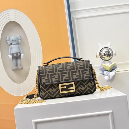 フェンディ ショルダーバッグ