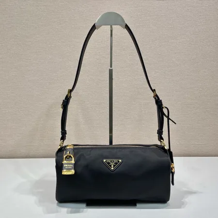 プラダ ショルダーバッグ