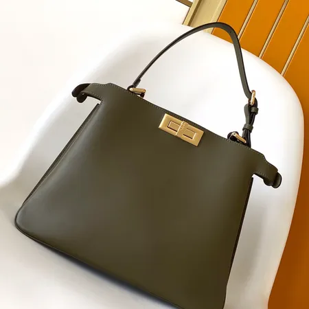 フェンディ ハンドバッグ