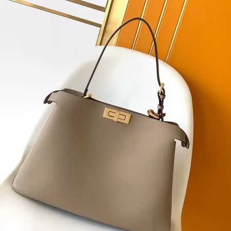 フェンディ ハンドバッグ