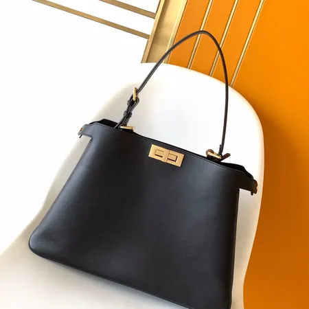 フェンディ ハンドバッグ