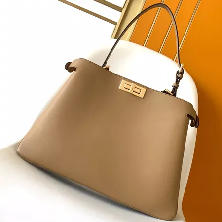 フェンディ ハンドバッグ