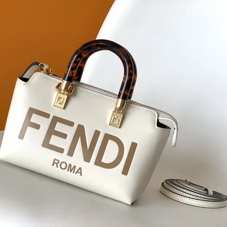 フェンディ ハンドバッグ