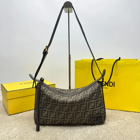 フェンディ ショルダーバッグ