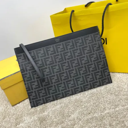 フェンディ ハンドバッグ