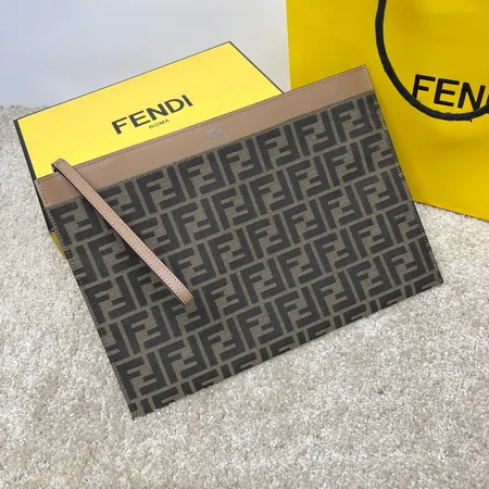 フェンディ ハンドバッグ