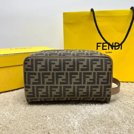 フェンディ ハンドバッグ