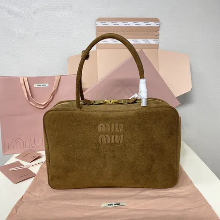 フェラガモ ショルダーバッグ