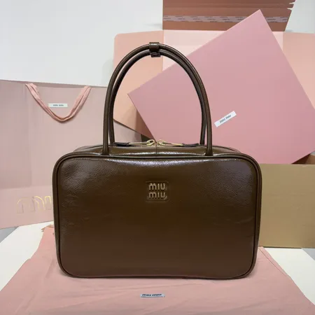 フェラガモ ショルダーバッグ