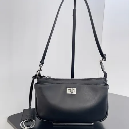 バレンシアガ ショルダーバッグ