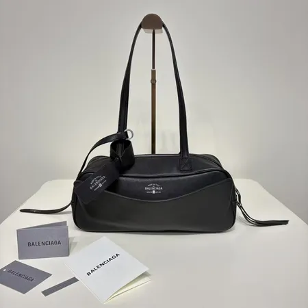 バレンシアガ ショルダーバッグ