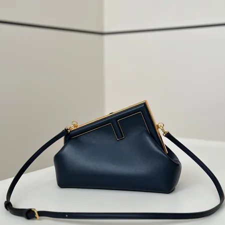 フェンディ ショルダーバッグ