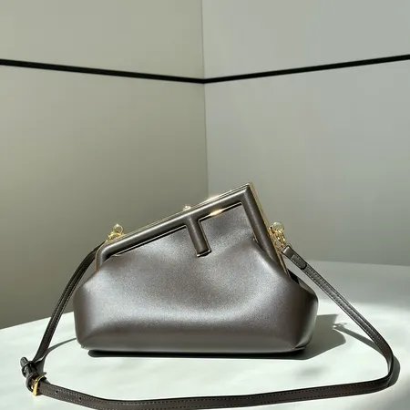 フェンディ ショルダーバッグ