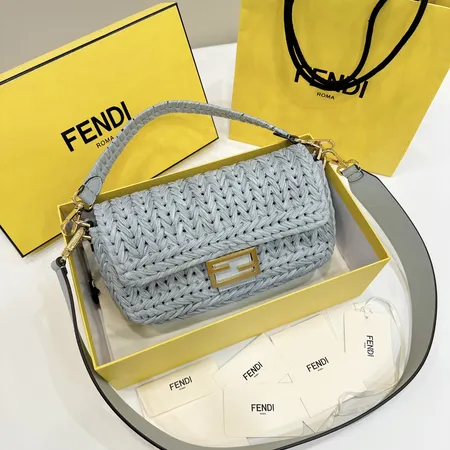 フェンディ ショルダーバッグ