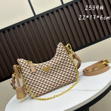 プラダ ショルダーバッグ