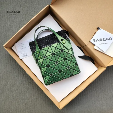 イッセイ ミヤケ ハンドバッグ