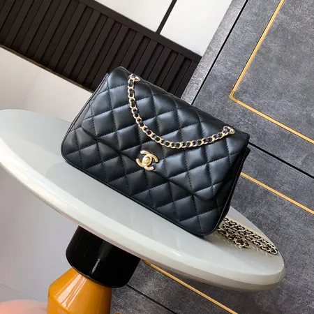 シャネル ショルダーバッグ