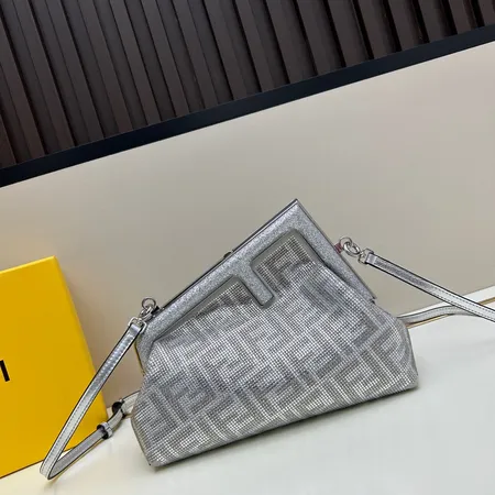 フェンディ ショルダーバッグ