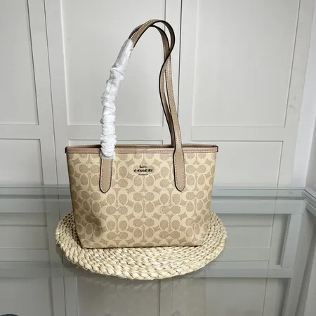 コーチ ハンドバッグ