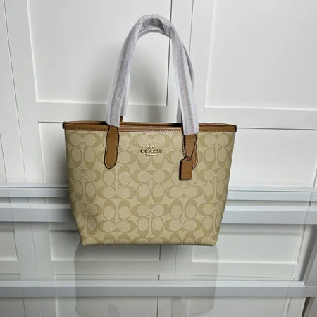 コーチ ハンドバッグ