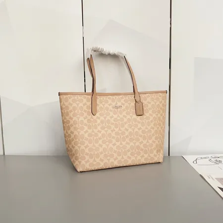 コーチ ハンドバッグ