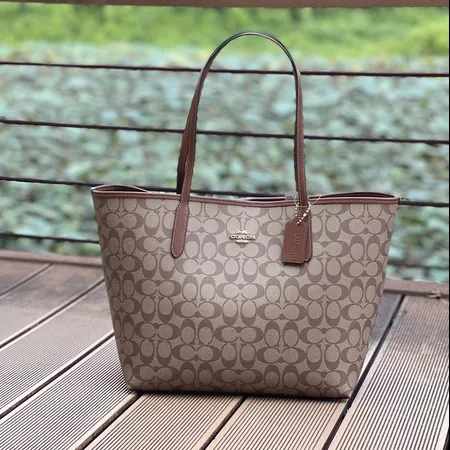 コーチ ハンドバッグ