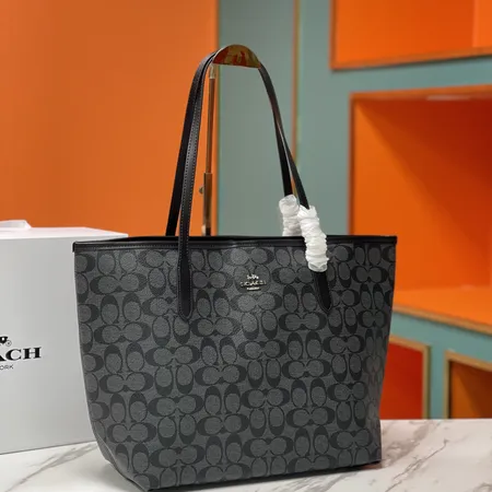 コーチ ハンドバッグ