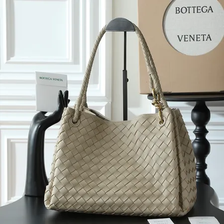 ボッテガ ヴェネタ ハンドバッグ
