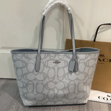 コーチ ハンドバッグ