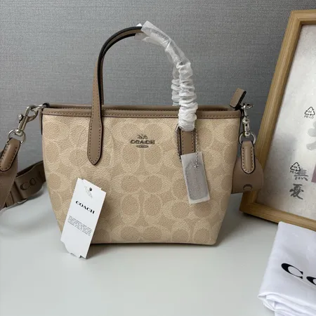 コーチ ハンドバッグ