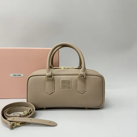 ヴィヴィアン・ウエストウッド ハンドバッグ