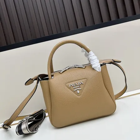 プラダ ハンドバッグ