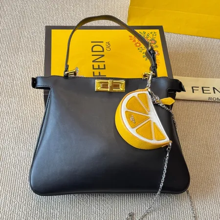 フェンディ ショルダーバッグ