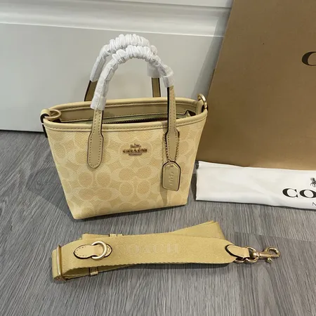 コーチ ハンドバッグ