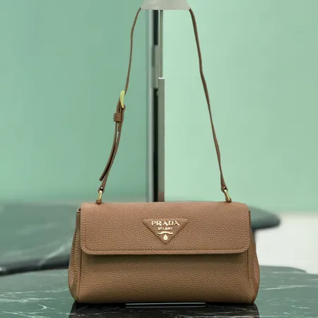 プラダ ショルダーバッグ