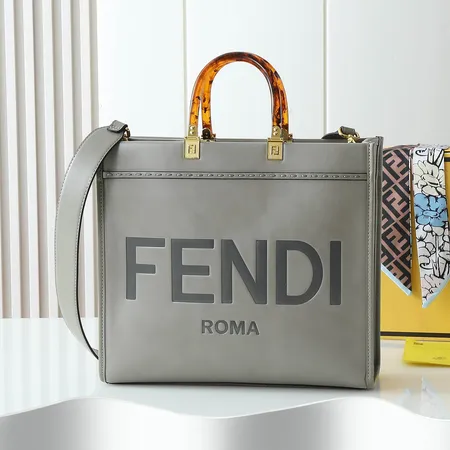フェンディ ハンドバッグ